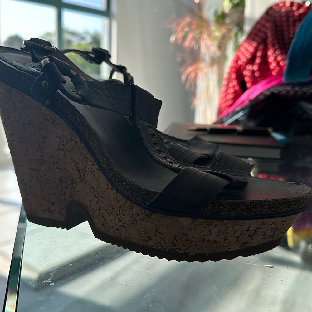 Frye buttery soft leather sandals, excellent condition (only worn once) size 10